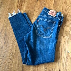 Levi’s wedgie skinny size 28 raw hem 
Button fly